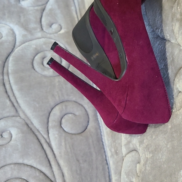 Anne Michelle Pumps - Picture 7 of 10